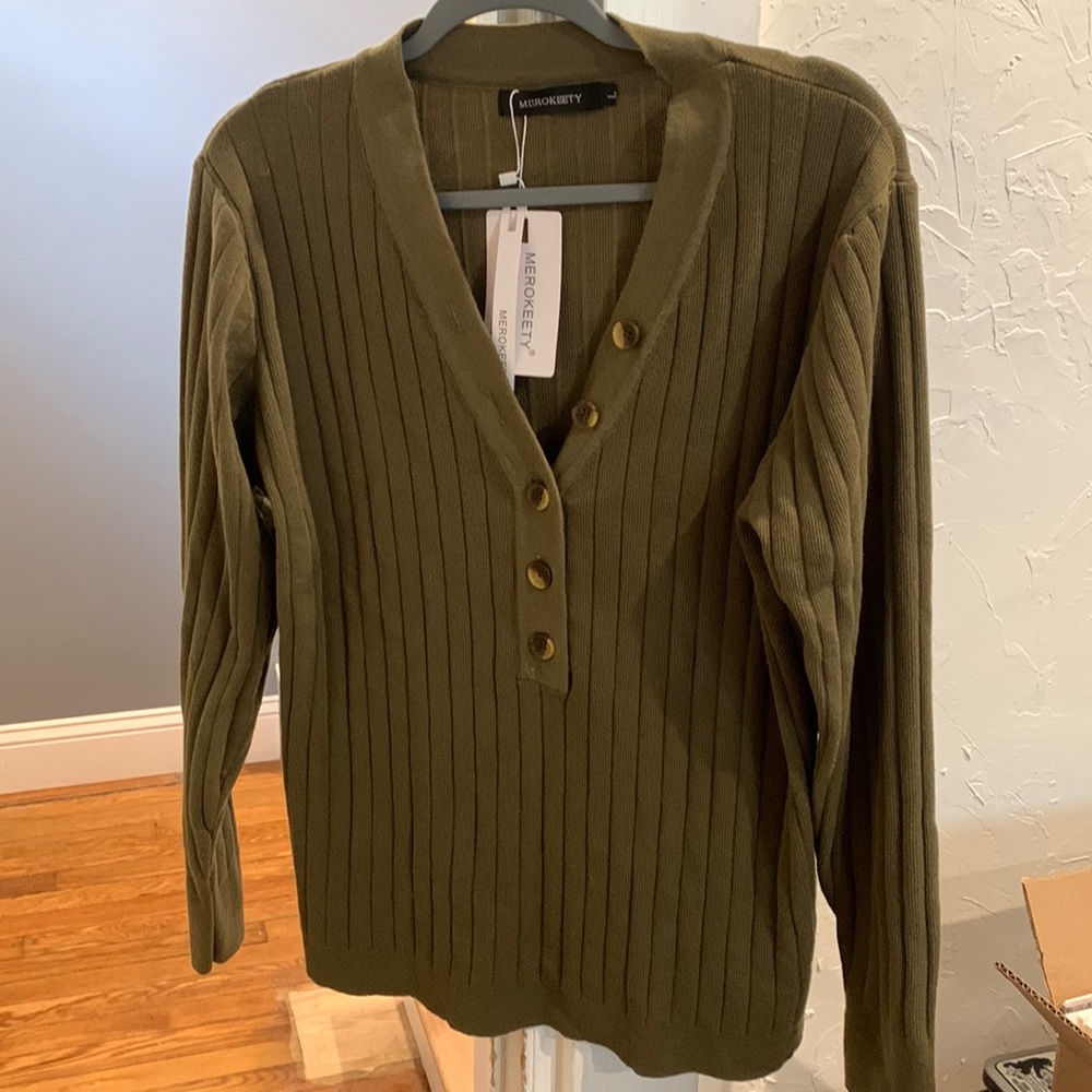Merokeety large green sweater